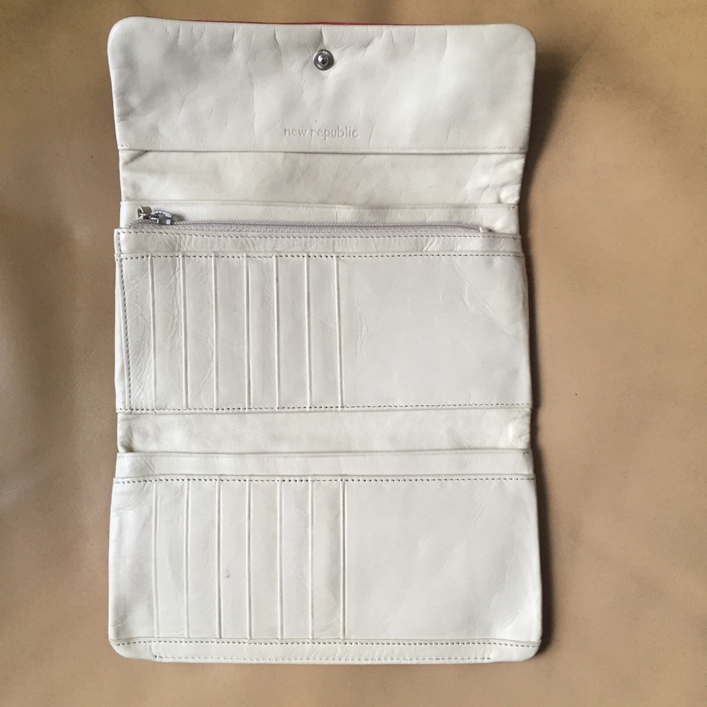 New Republic Soft red leather wallet - Picture 2 of 6